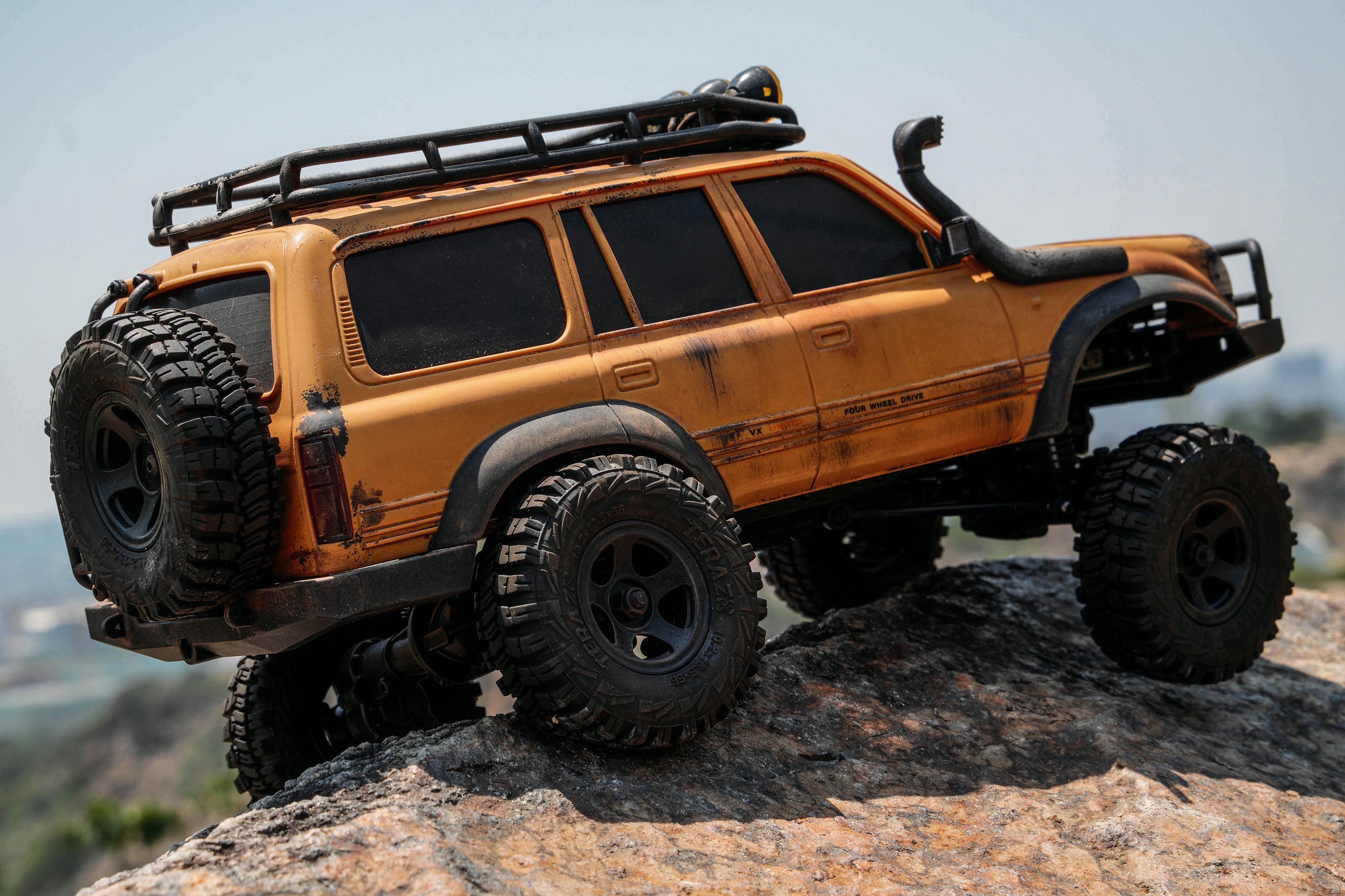 FairRC 1/18 FCX18S Land Cruiser 80 S Rusted Mod RTR RC Crawler